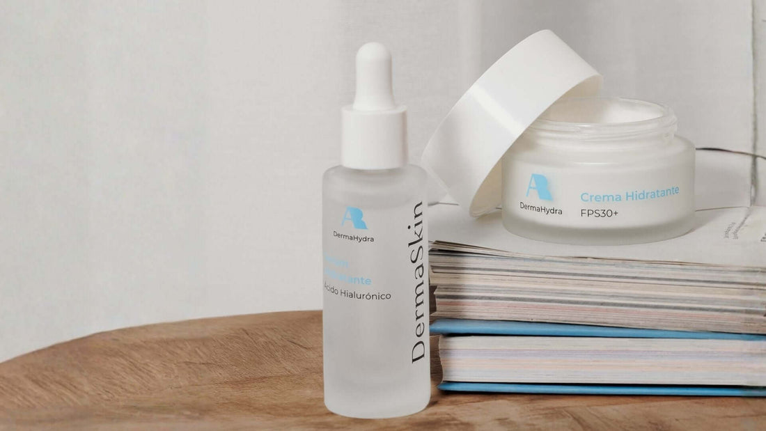 Productos de DermaSkin, serum y crema hidratante, ideales para cuidar la piel en primavera.