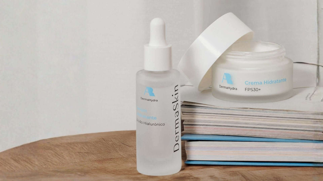 Productos de DermaSkin, serum y crema hidratante, ideales para cuidar la piel en primavera.